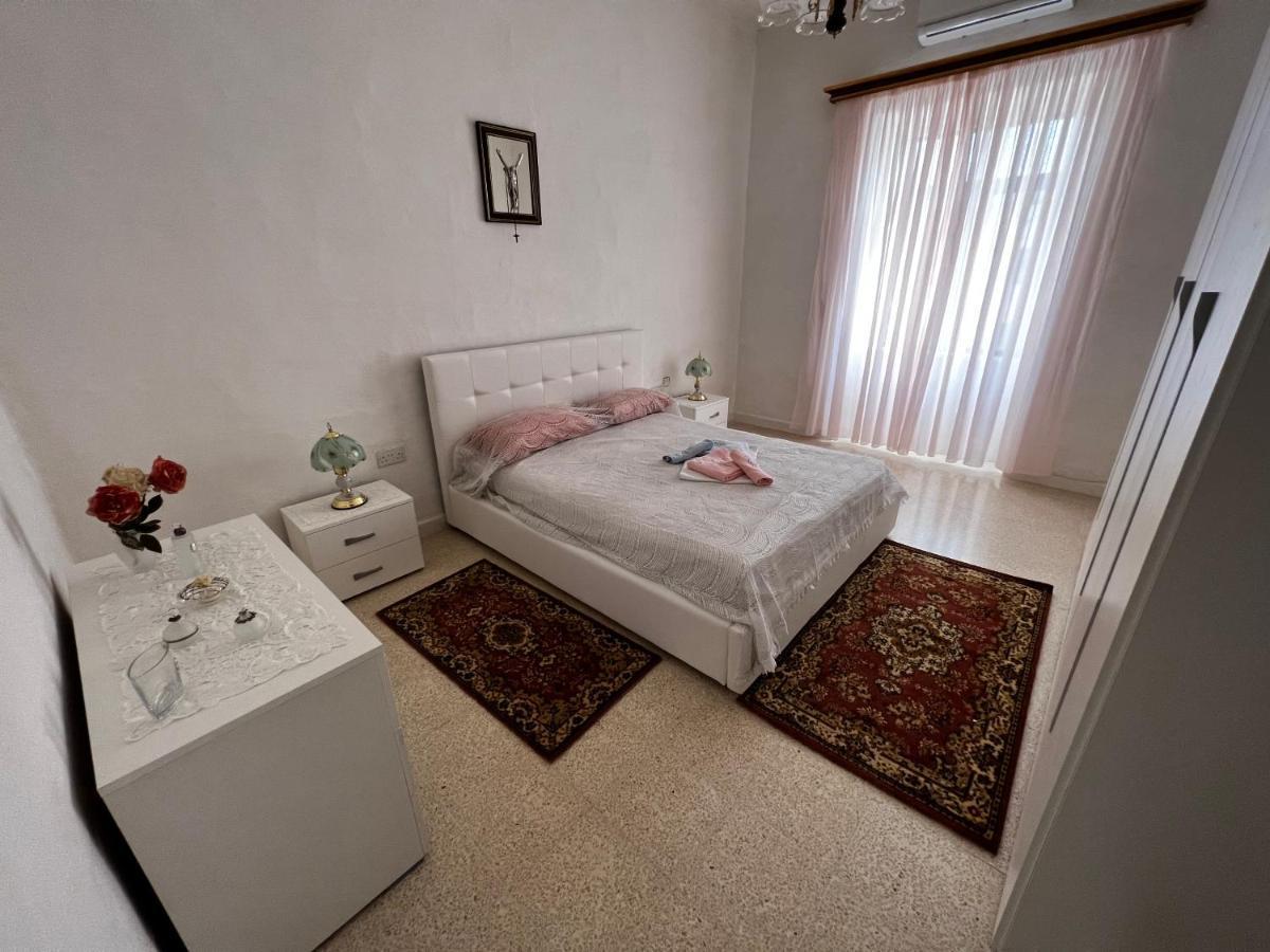 Superb 3 Bedroom Apartment In La Valletta Esterno foto